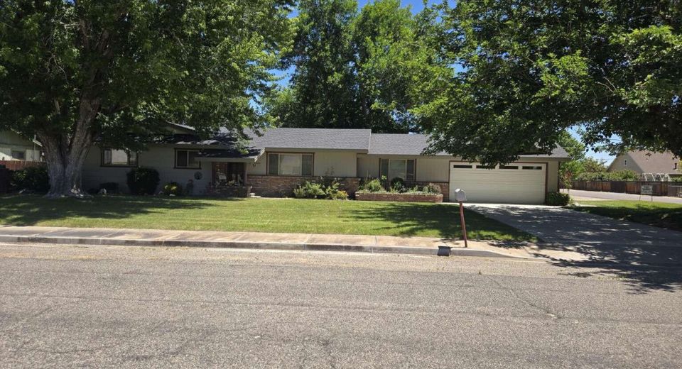 14 Willow Drive, Yerington, NV 89447 Photo