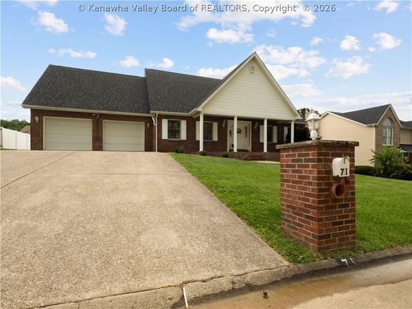 71 Shannon Drive, Hurricane, WV 25526