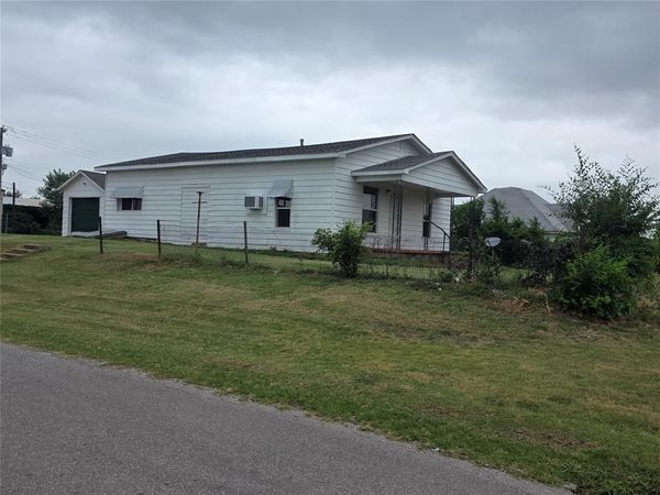 928 S 3rd Street, Chickasha, OK 73018