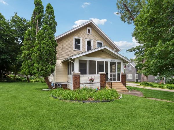 2610 2nd Avenue SE, Cedar Rapids, IA 52403