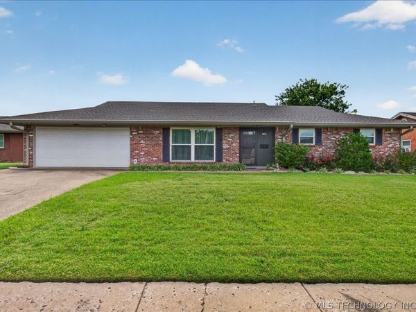 142 S Fenway Place , Bartlesville, OK 74006