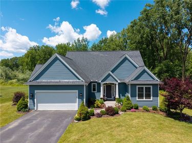 61 Copper Beech Run , Fairport, NY 14450