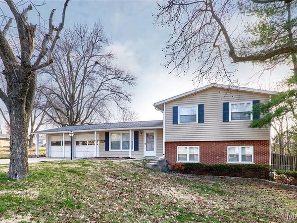 3204 Bristol Hall Drive , Bridgeton, MO 63044
