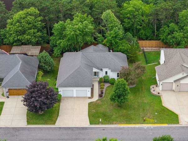 809 Hanksfield Place, Prairie Du Sac, WI 53578