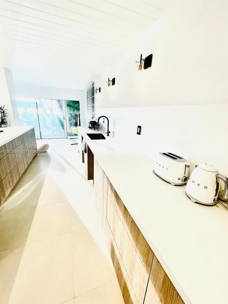 8300 Hawthorne Ave , Miami Beach, FL 33141 Photo
