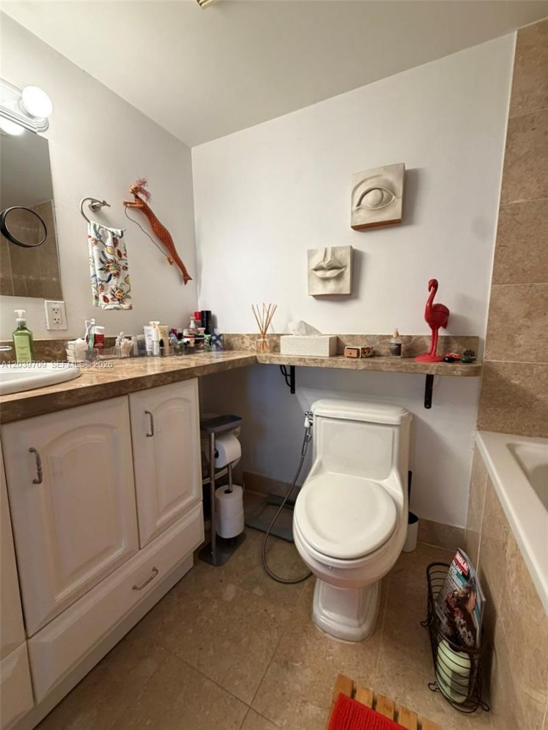 540 Brickell Key Dr , Unit 828, Miami, FL 33131 Photo
