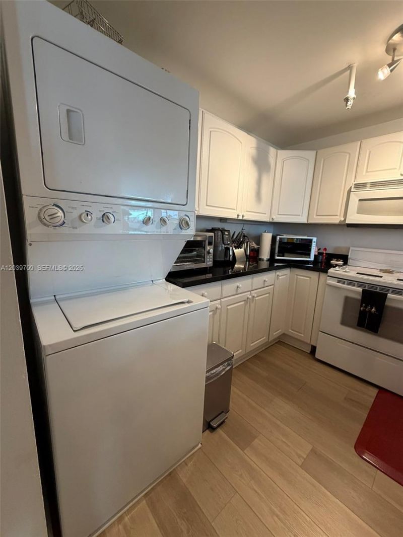 540 Brickell Key Dr , Unit 828, Miami, FL 33131 Photo