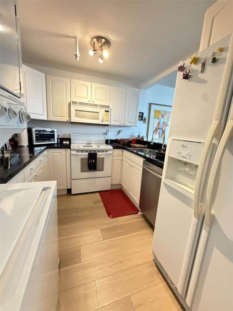 540 Brickell Key Dr , Unit 828, Miami, FL 33131 Photo
