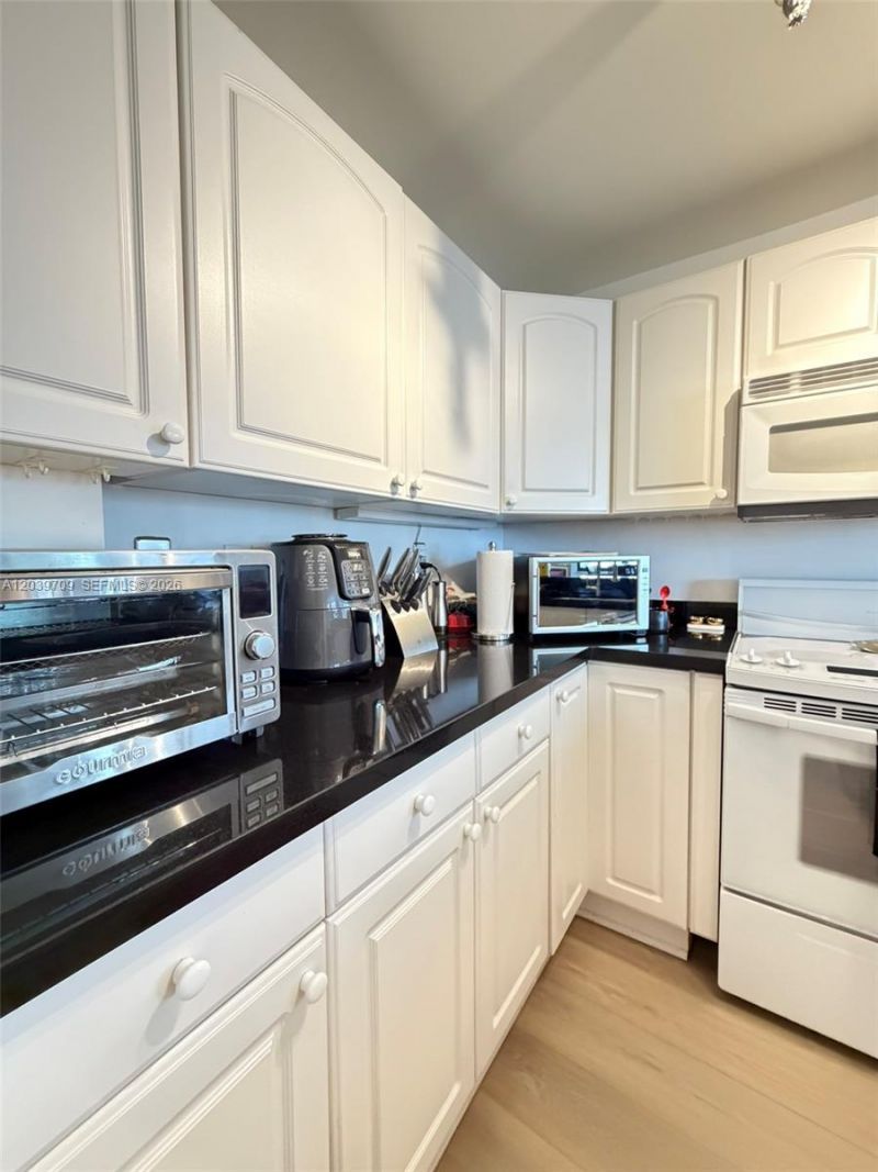 540 Brickell Key Dr , Unit 828, Miami, FL 33131 Photo