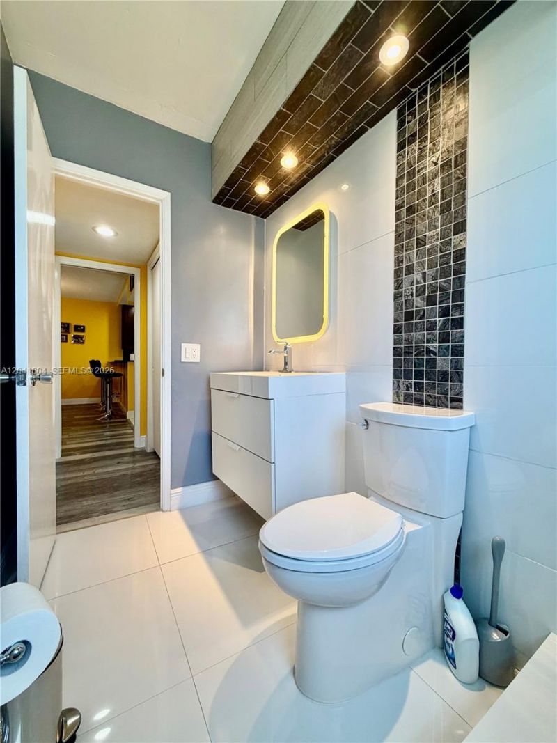 3200 N Palm Aire Dr , Unit 710, Pompano Beach, FL 33069 Photo