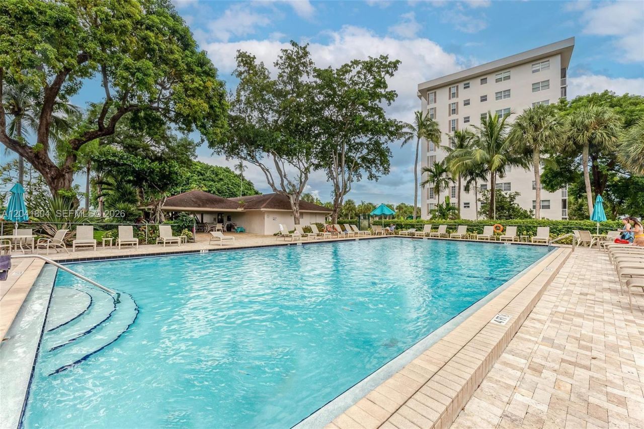 3200 N Palm Aire Dr , Unit 710, Pompano Beach, FL 33069 Photo
