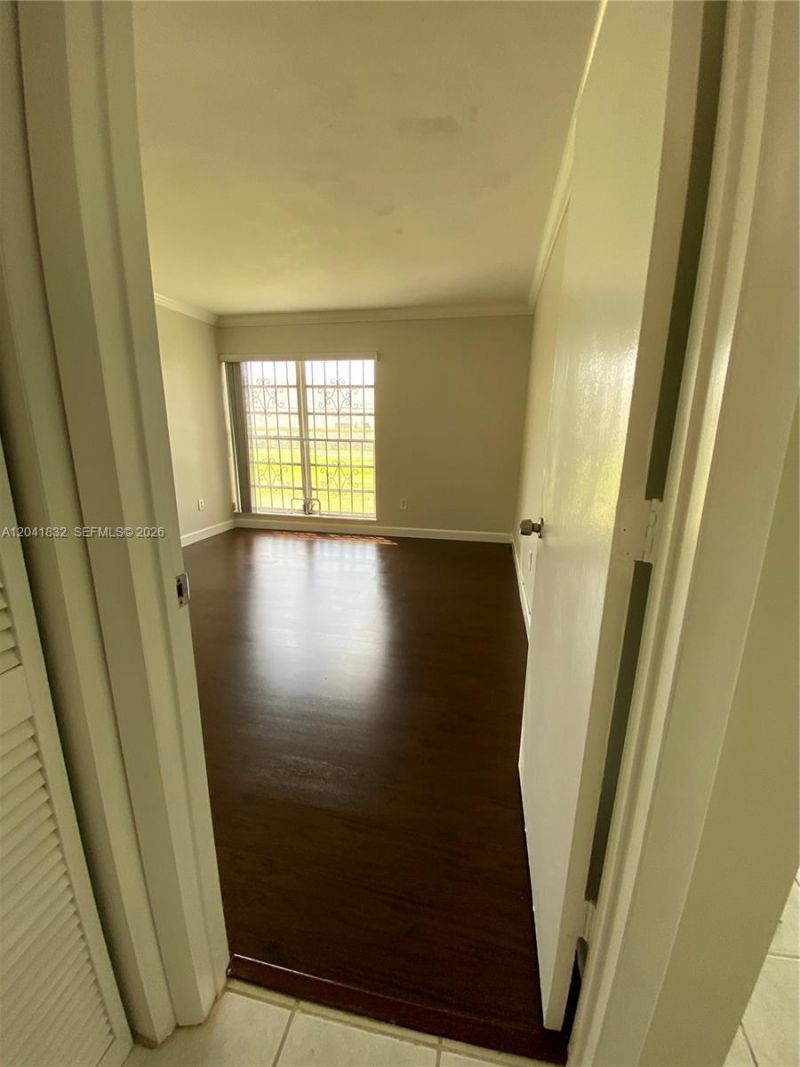 9280 Fontainebleau Bl, Unit 103, Miami, FL 33172 Photo