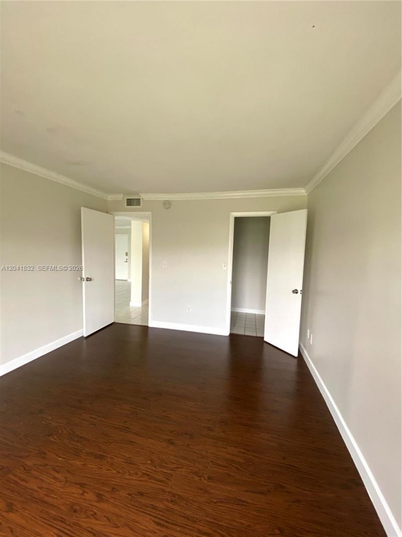 9280 Fontainebleau Bl, Unit 103, Miami, FL 33172 Photo