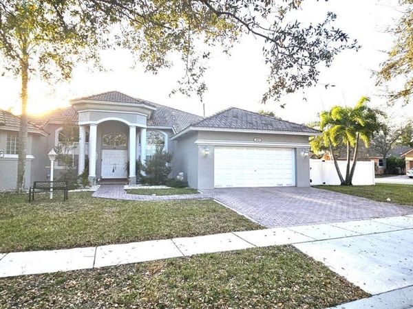 2172 NW 139th Ter , Pembroke Pines, FL 33028