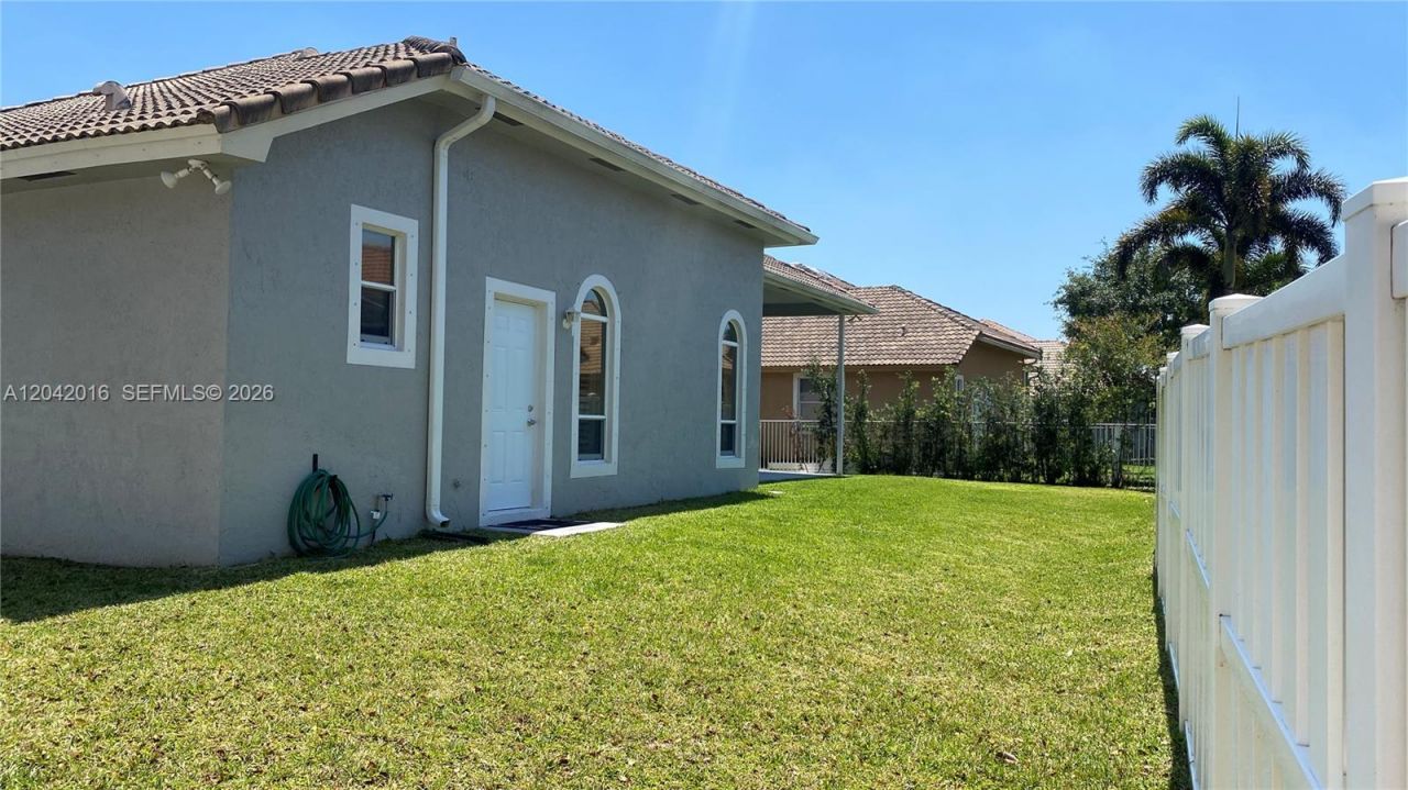 2172 NW 139th Ter, Pembroke Pines, FL 33028 Photo