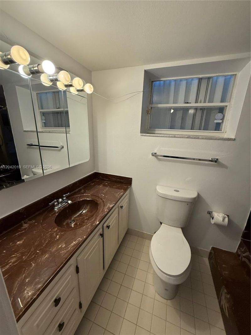 2606 NE 10 St , Unit 2606, Hallandale Beach, FL 33009 Photo