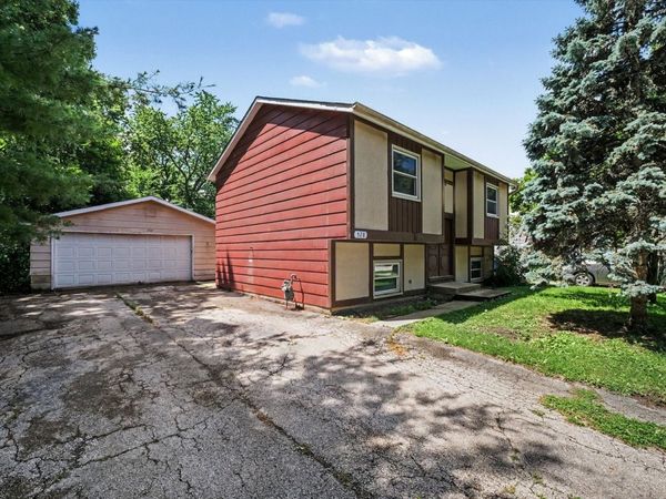 528 E Stimmel Street , West Chicago, IL 60185