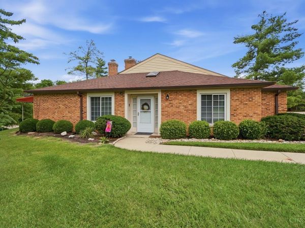 5220 Eaglesnest Drive, Unit 11, Green Twp, OH 45248