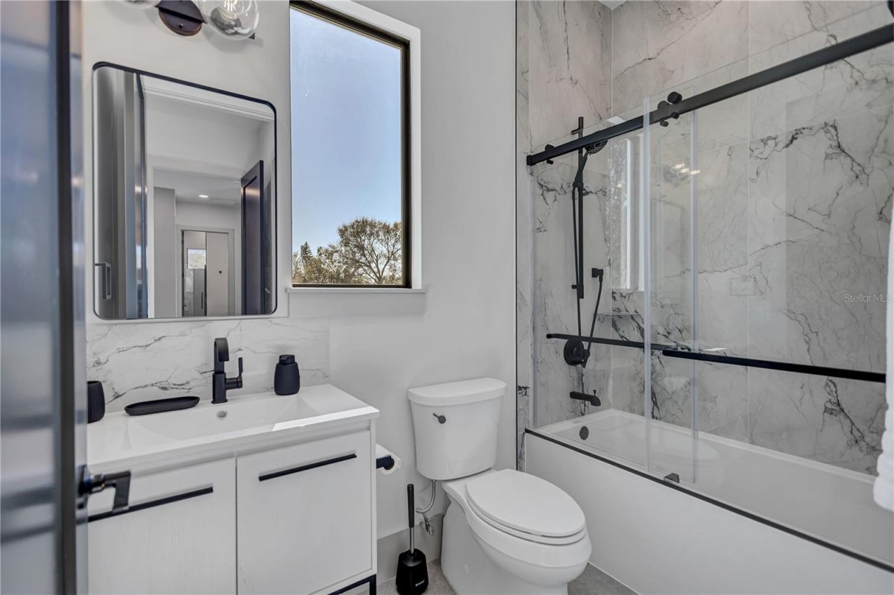 275 Lime Circle , Sarasota, FL 34237 Photo
