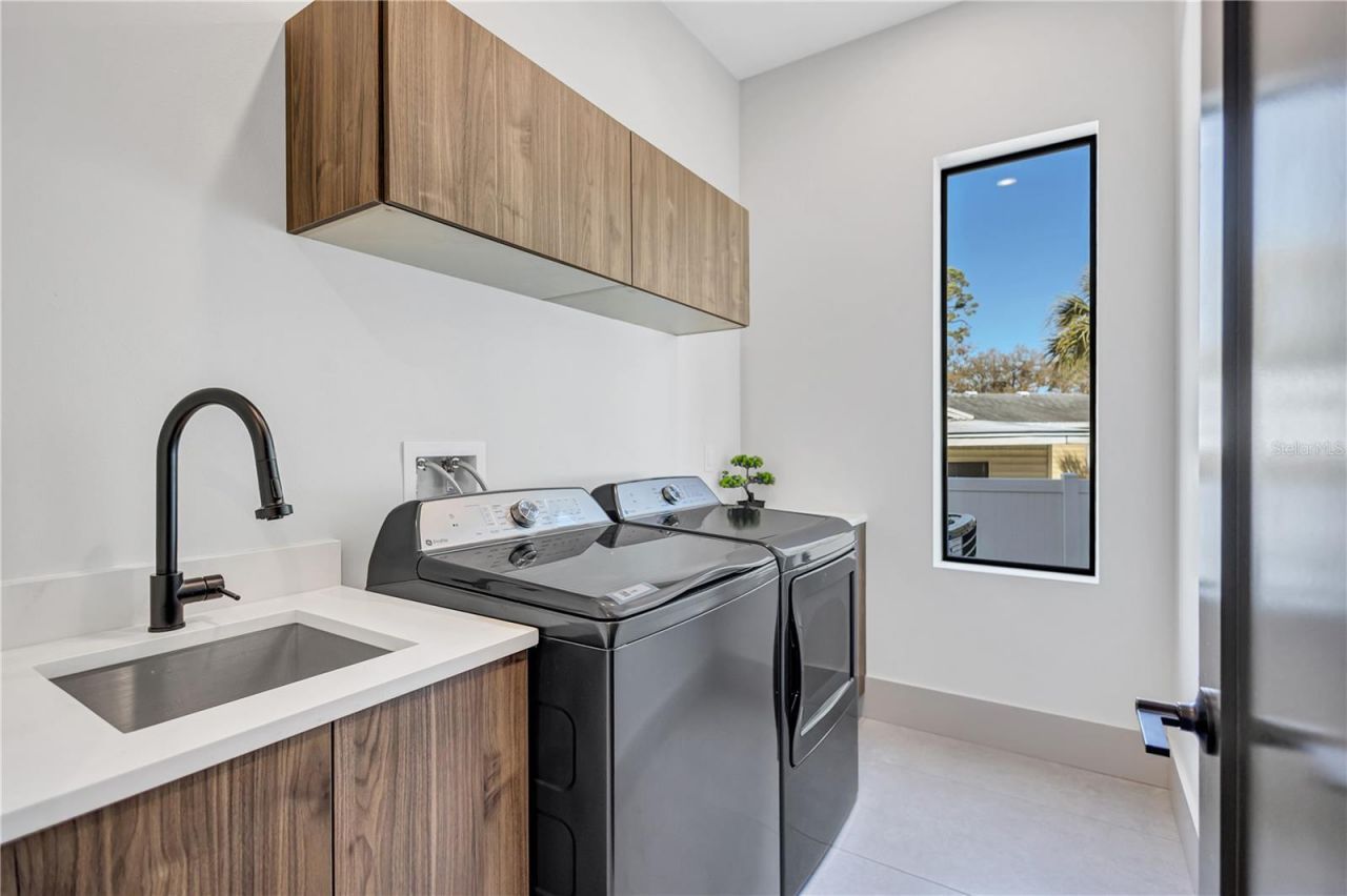 275 Lime Circle , Sarasota, FL 34237 Photo