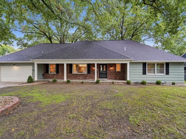 6910 W 101st Street, Overland Park, KS 66212