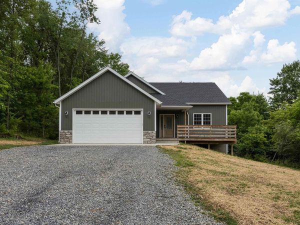 196 NORTHRIDGE HEIGHTS DR, Howard, OH 43028