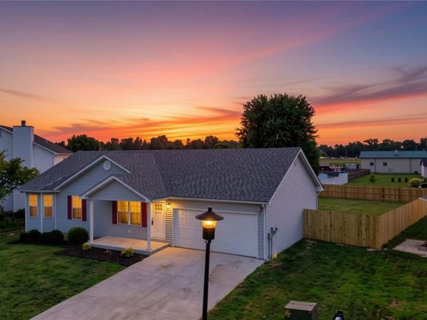 104 Briarwood Drive, Moscow Mills, MO 63362