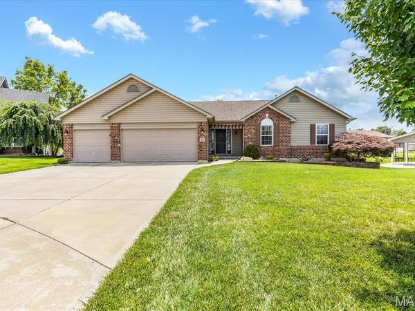 1910 Homefield Prairie Court, O'Fallon, MO 63366