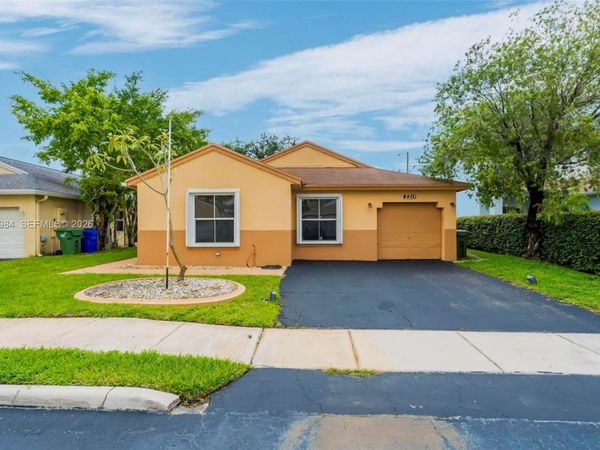 220 NW 207th Way , Pembroke Pines, FL 33029