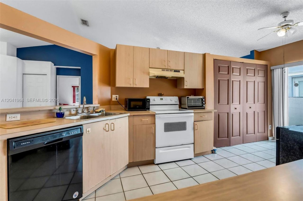 220 NW 207th Way , Pembroke Pines, FL 33029 Photo