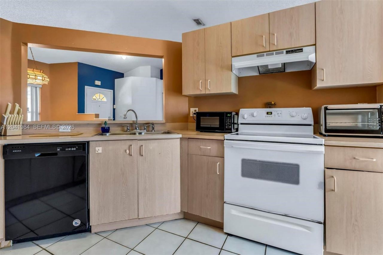 220 NW 207th Way , Pembroke Pines, FL 33029 Photo