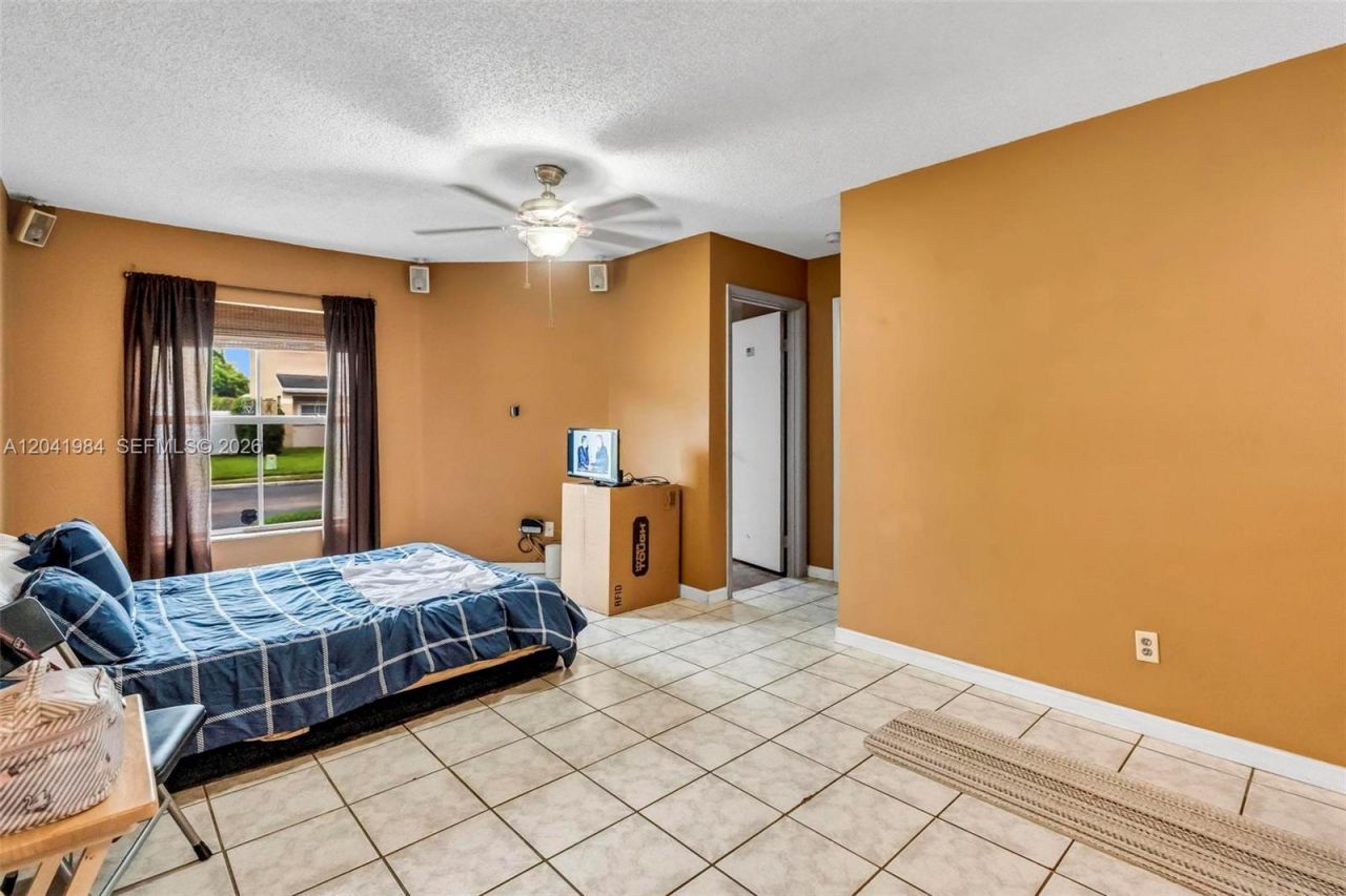 220 NW 207th Way , Pembroke Pines, FL 33029 Photo