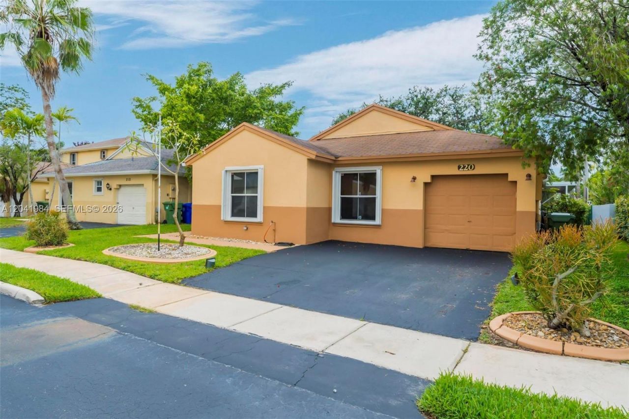 220 NW 207th Way , Pembroke Pines, FL 33029 Photo