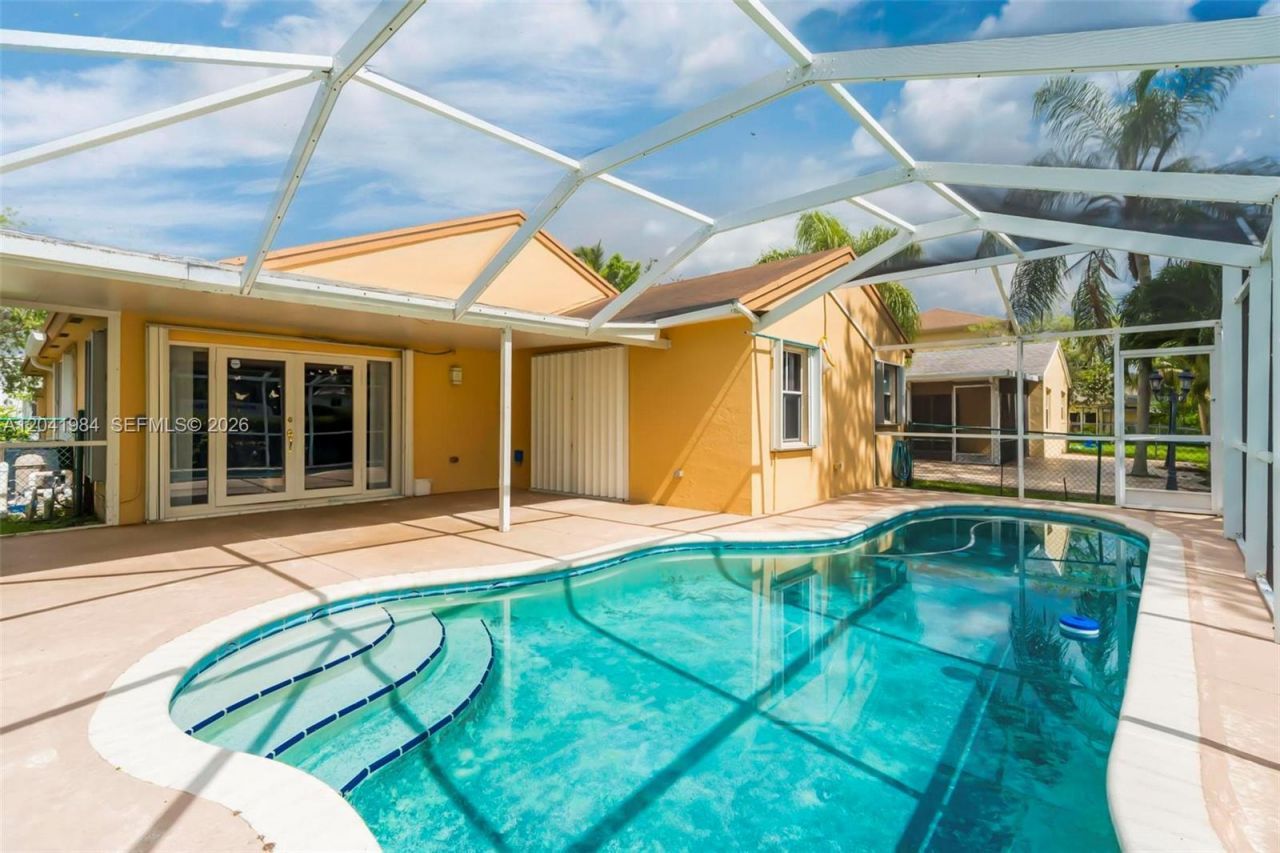 220 NW 207th Way , Pembroke Pines, FL 33029 Photo
