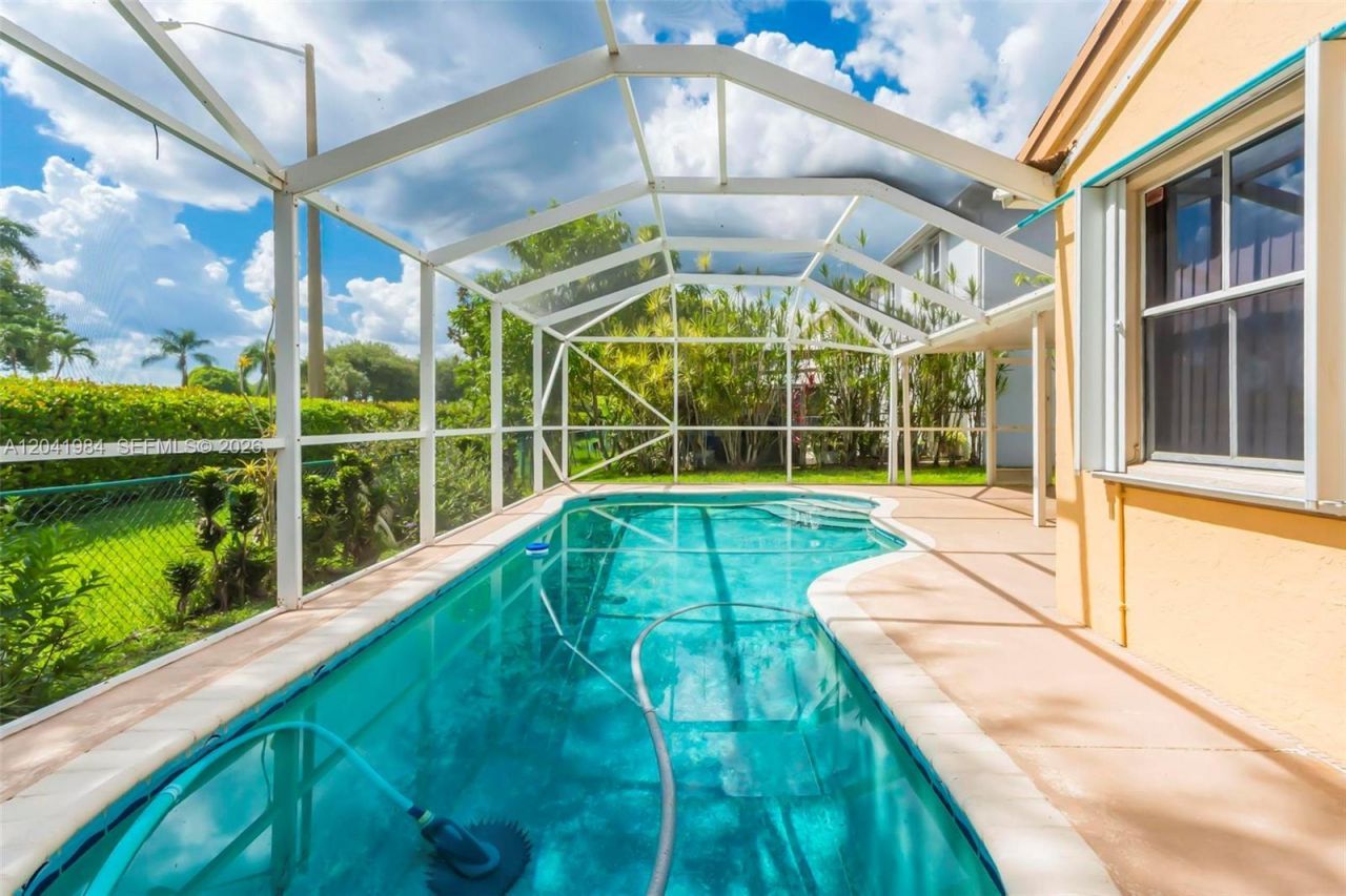 220 NW 207th Way , Pembroke Pines, FL 33029 Photo