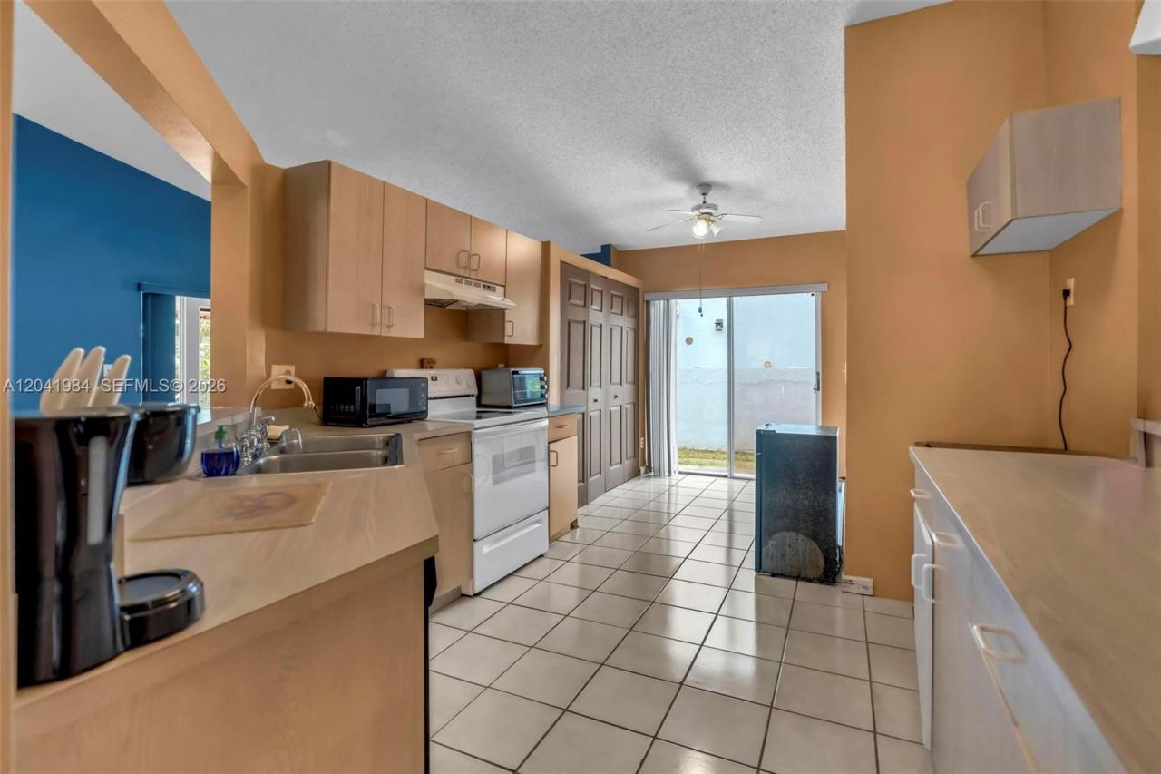 220 NW 207th Way , Pembroke Pines, FL 33029 Photo