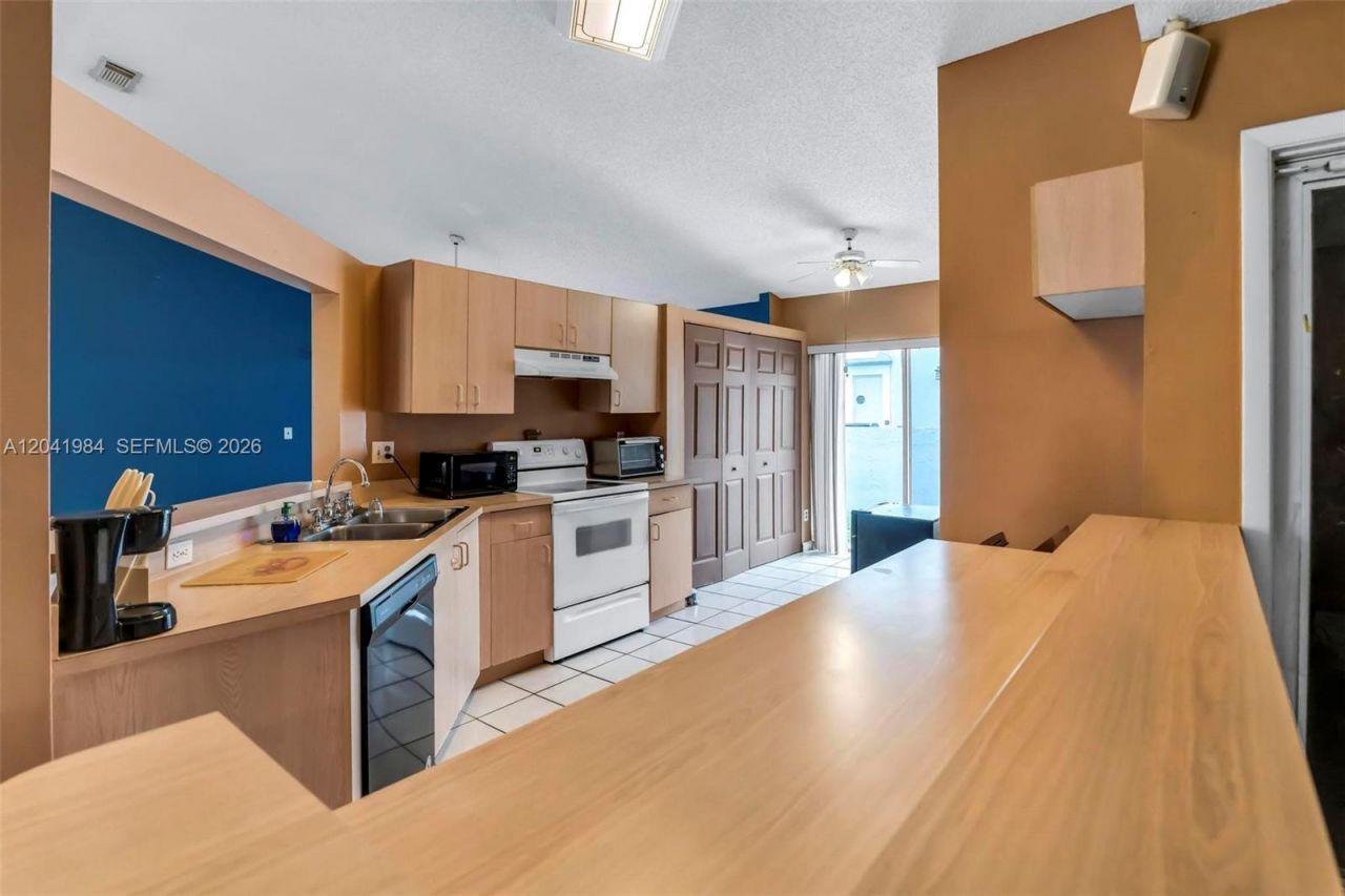 220 NW 207th Way , Pembroke Pines, FL 33029 Photo