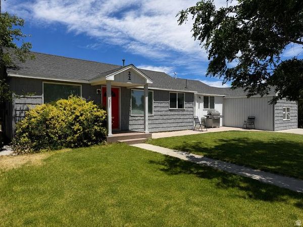 22 W 300 N, Blanding, UT 84511