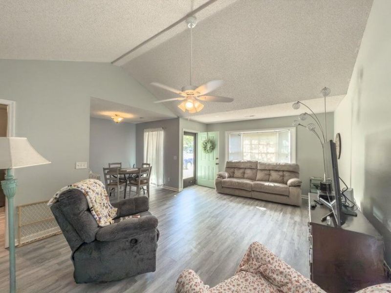 136 Alston Circle Photo 4