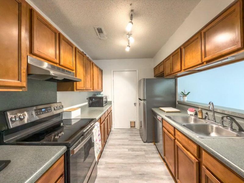 136 Alston Circle Photo 7