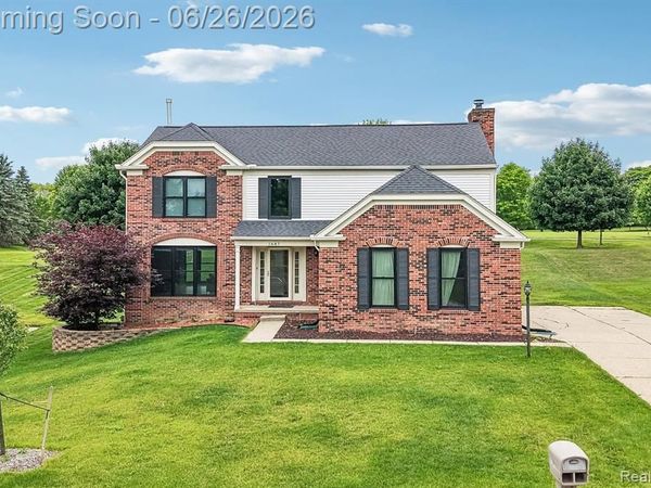 1687 Grandview Drive, Rochester Hills, MI 48306