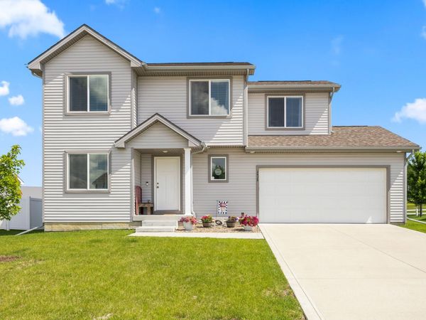 2428 Sunview Drive, Granger, IA 50109