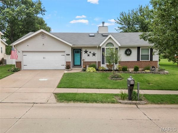 2057 Central Parkway, Florissant, MO 63031