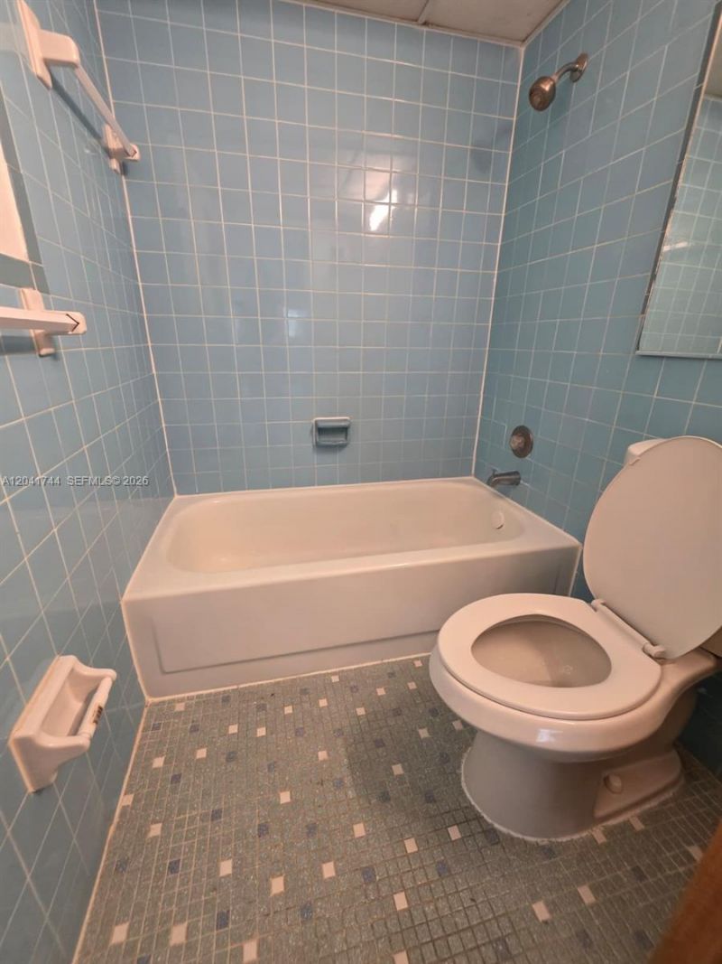 6930 Miami Gardens Dr, Unit 1-209, Hialeah, FL 33015 Photo