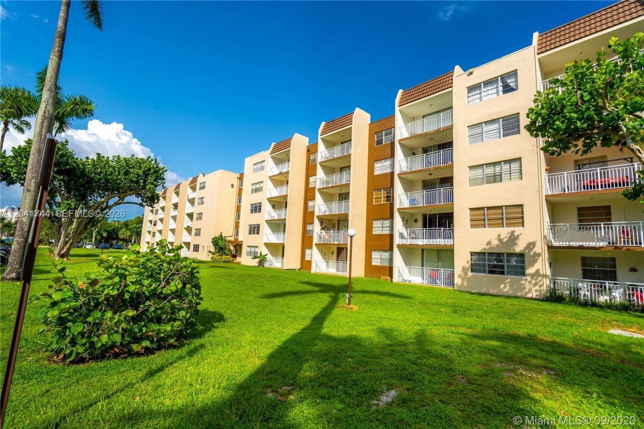 6930 Miami Gardens Dr, Unit 1-209, Hialeah, FL 33015 Photo