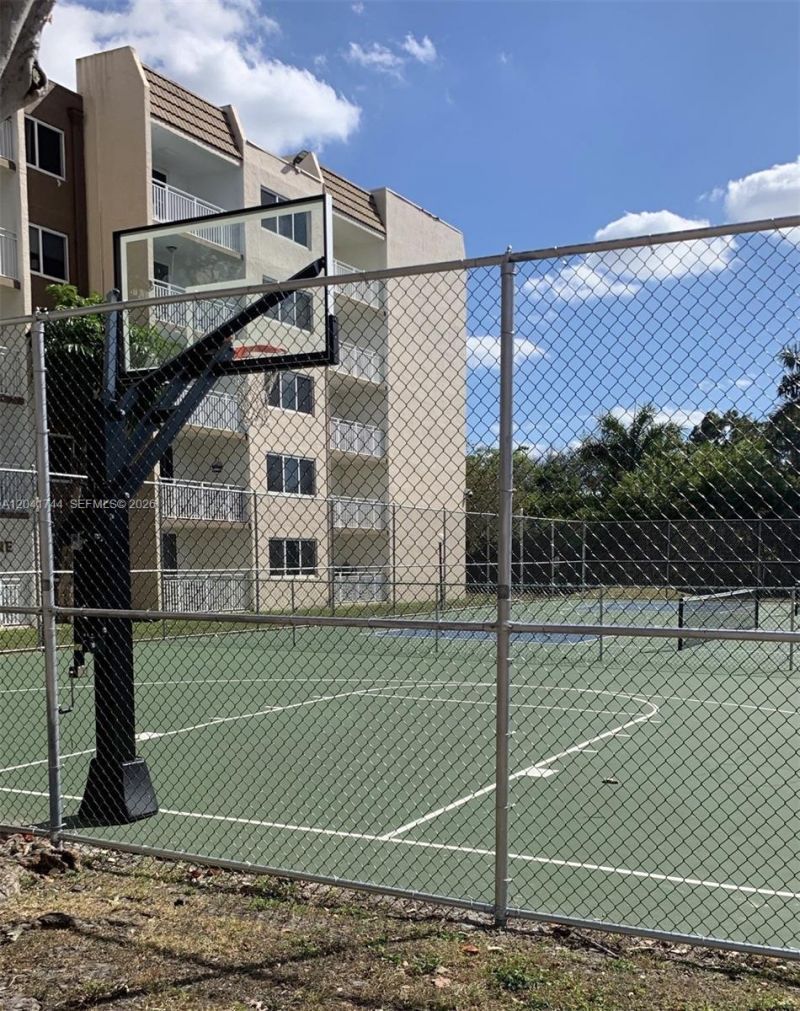 6930 Miami Gardens Dr, Unit 1-209, Hialeah, FL 33015 Photo