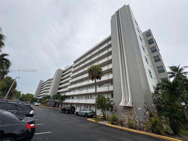 1075 NE Miami Gardens Dr , Unit 211, Miami, FL 33179