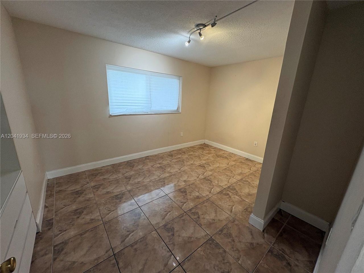 1075 NE Miami Gardens Dr , Unit 211, Miami, FL 33179 Photo