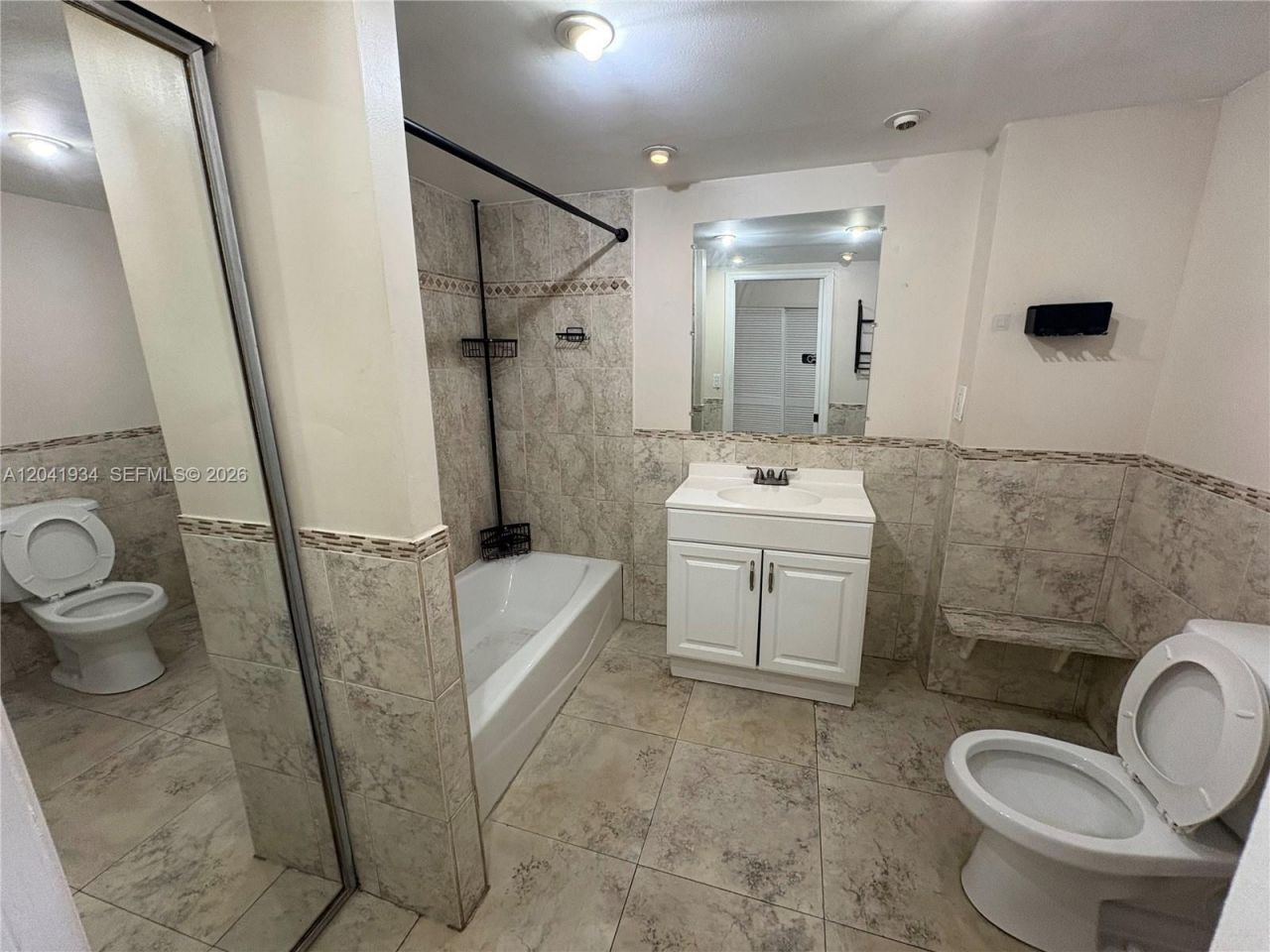 1075 NE Miami Gardens Dr , Unit 211, Miami, FL 33179 Photo