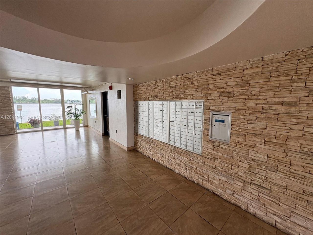 1075 NE Miami Gardens Dr , Unit 211, Miami, FL 33179 Photo